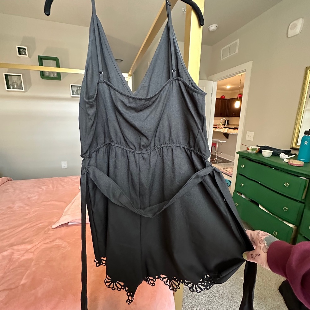 SHEIN LUNE Plus Scallop Trim Belted Romper